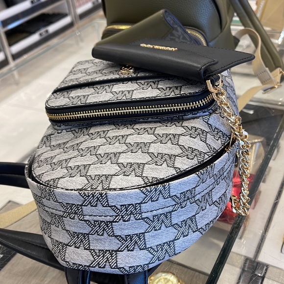 MICHAEL KORS
Maisie Extra-Small Logo 2-in-1 Backpack
Black 
NWT - Picture 9 of 16